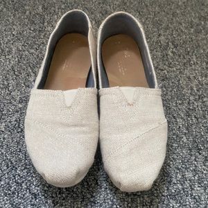 Toms slip on
